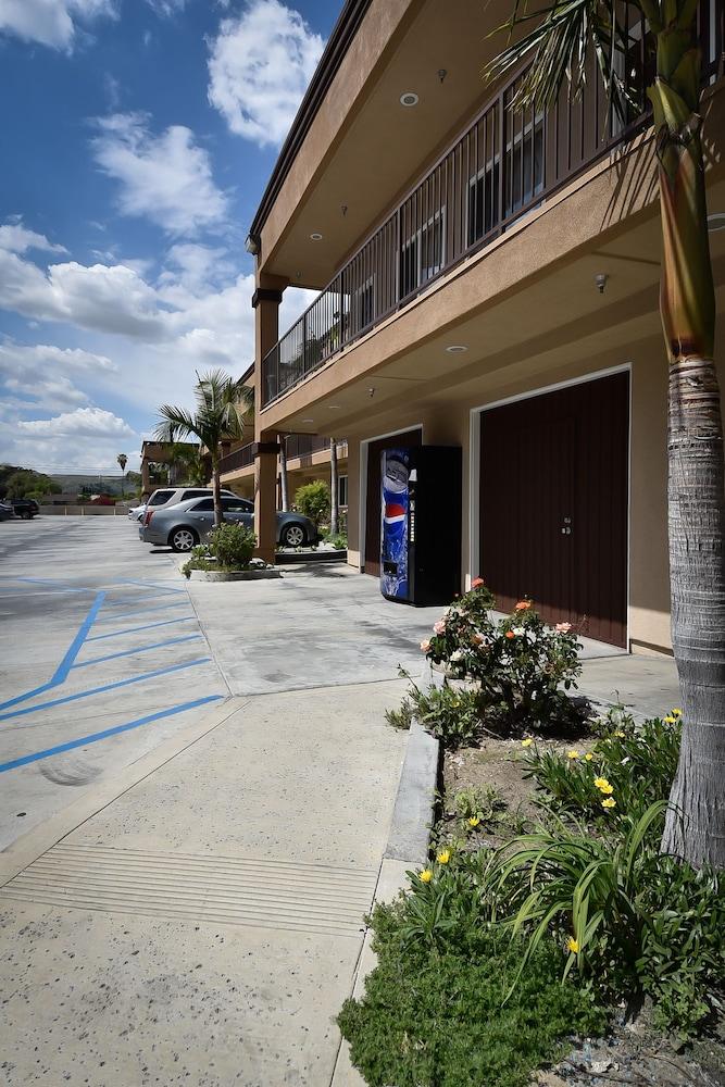 Vagabond Inn Hacienda Heights Exterior photo